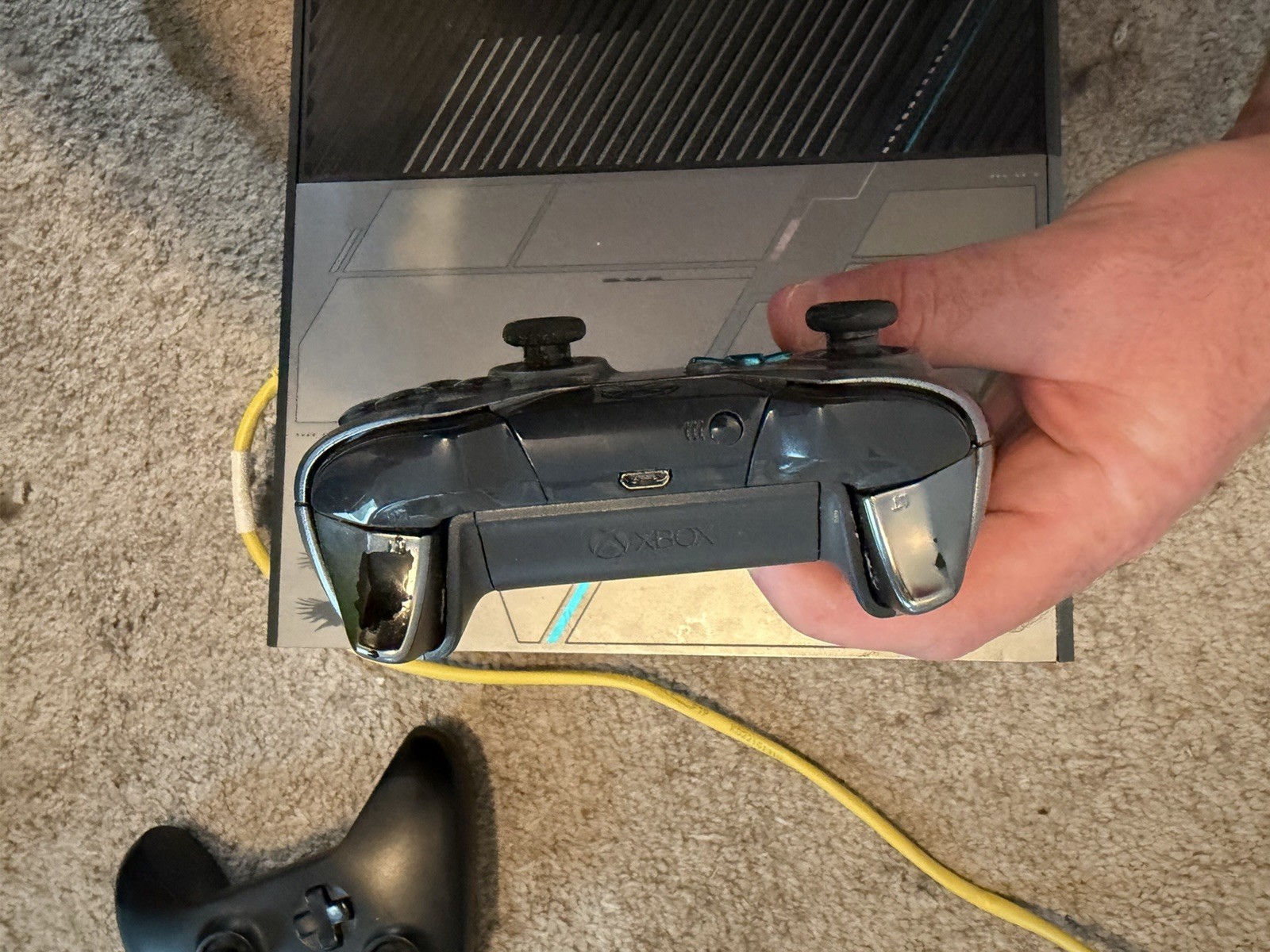 Xbox One UNSC 1540 Halo Edition,2 Wireless Controllers Cords ,Injustice 2,PARTS