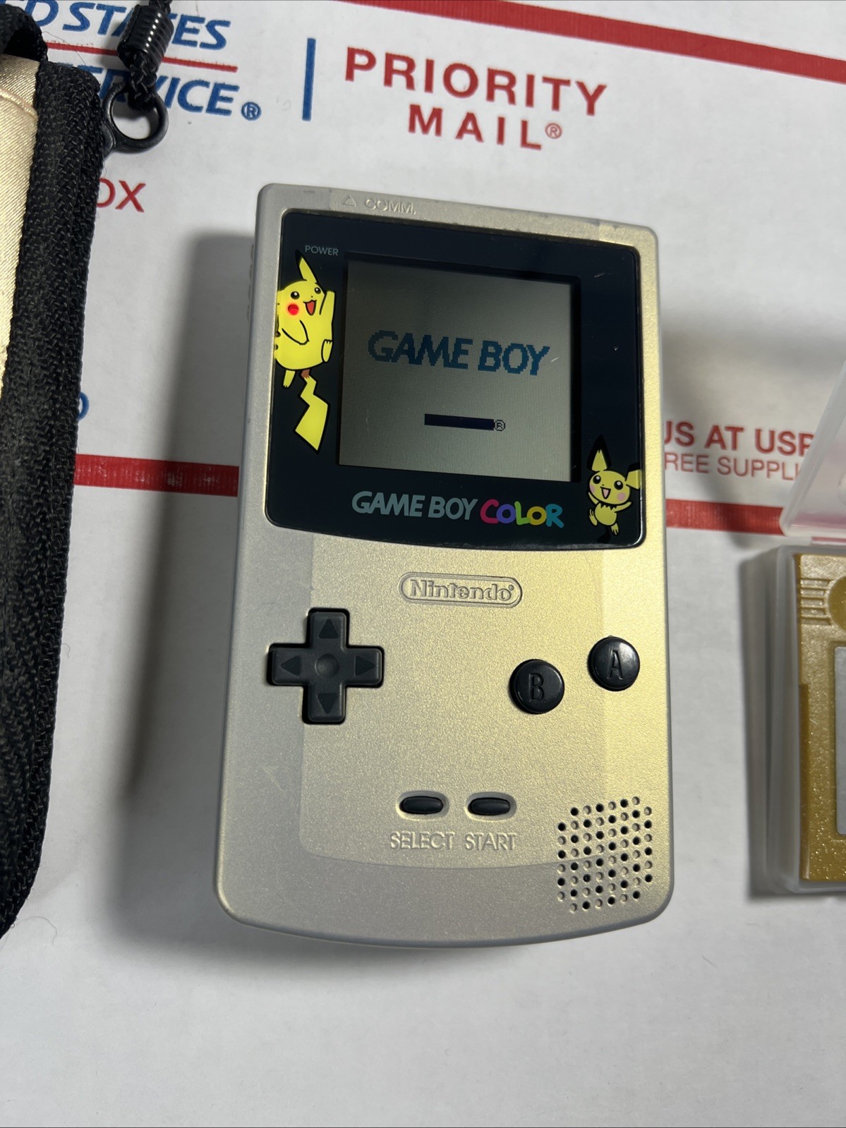 Nintendo GameBoy Color Pokémon Special Edition Pikachu Pichu + Pokémon GOLD