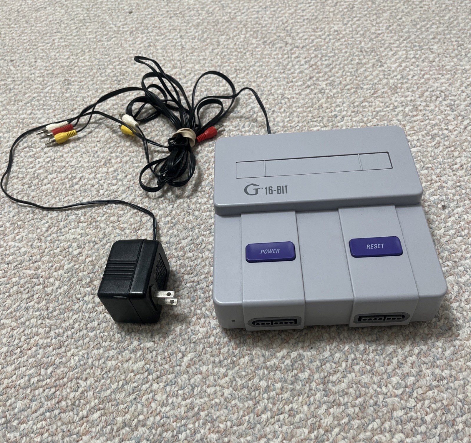 Gamerz Tek 16-Bit Entertainment System Console W/ Chords Zed 2 -For parts/Repair
