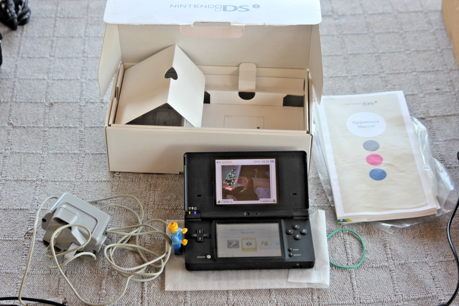 Nintendo DSi 256MB Handheld Console – Matte Black UK Charger