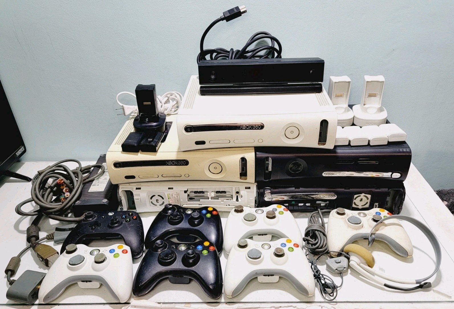 Microsoft Xbox 360 Slim Lot Of 5 Consoles For Parts Only +Accesories Free Shipp