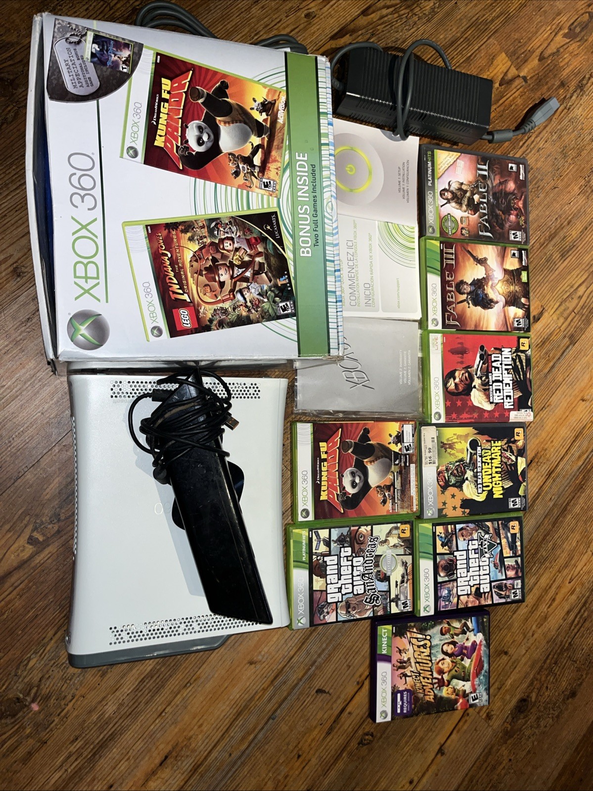 Xbox 360 White 60gb White Console bundle w/ games & Cords