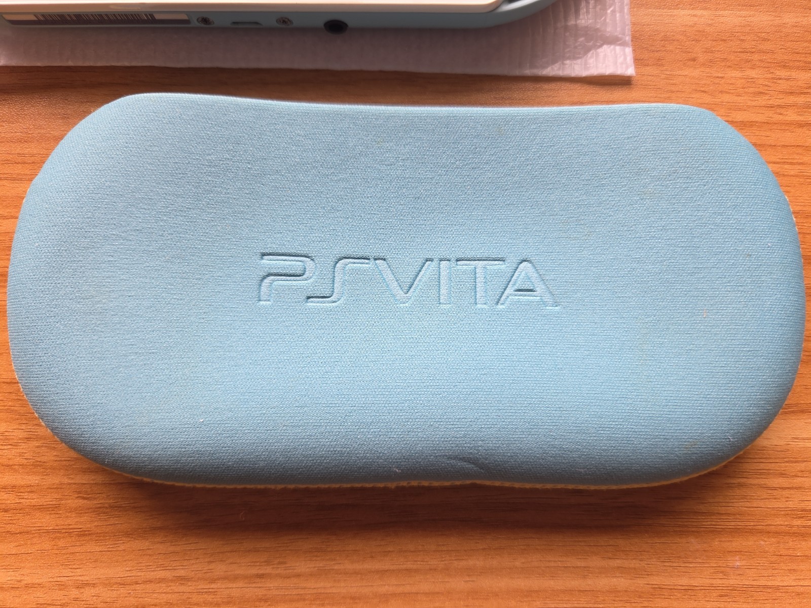 PS Vita PCH-2000 ZA14 Light Blue / White Value Pack Sony Playstation CIB