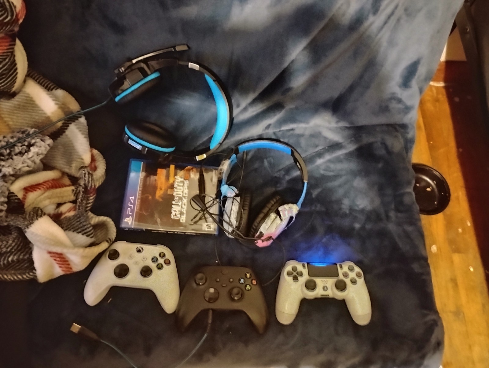 PS4 custom paint job Xbox One with over $100 video games
