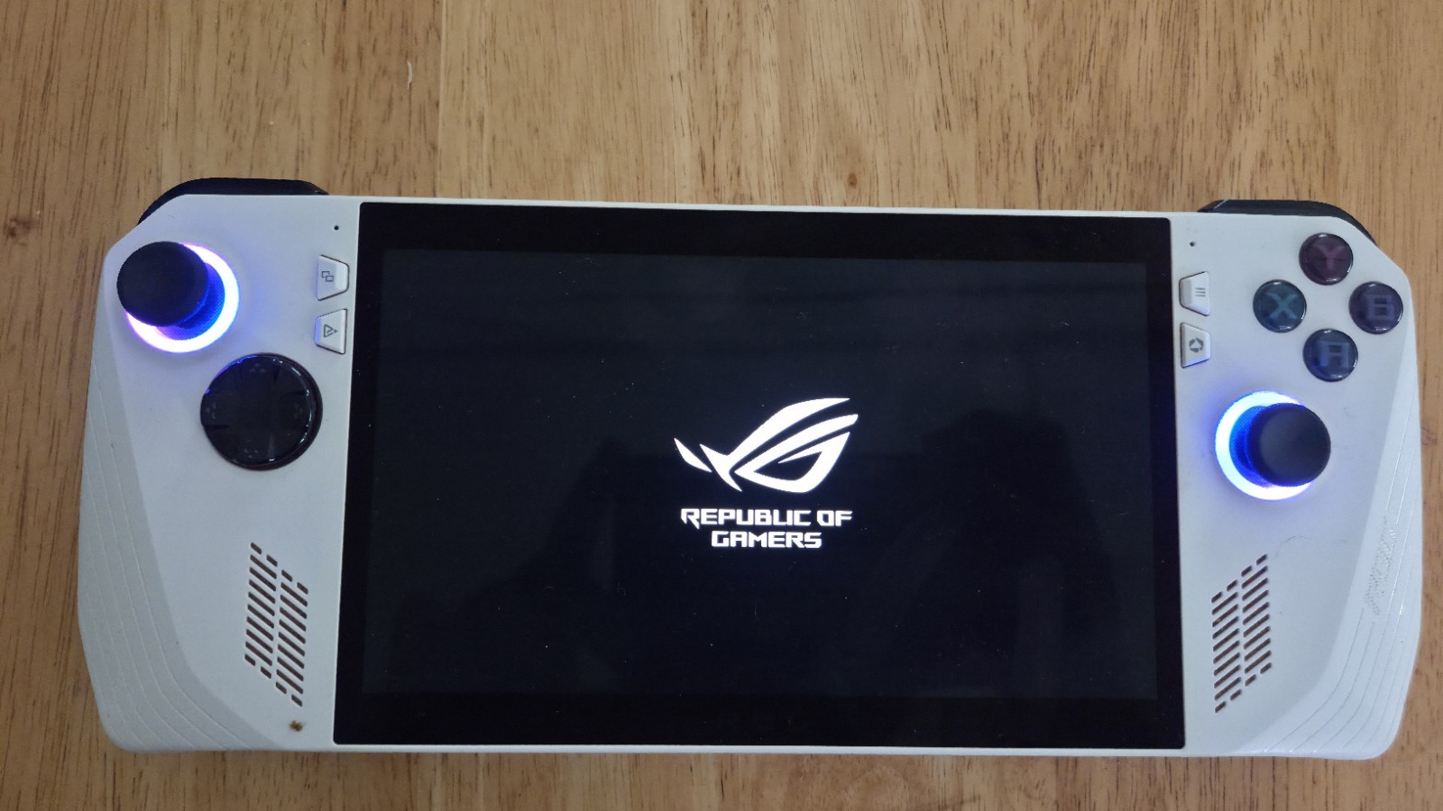 ASUS ROG Ally RC71L 512GB White Handheld 1080p Windows USB-C Wi-Fi