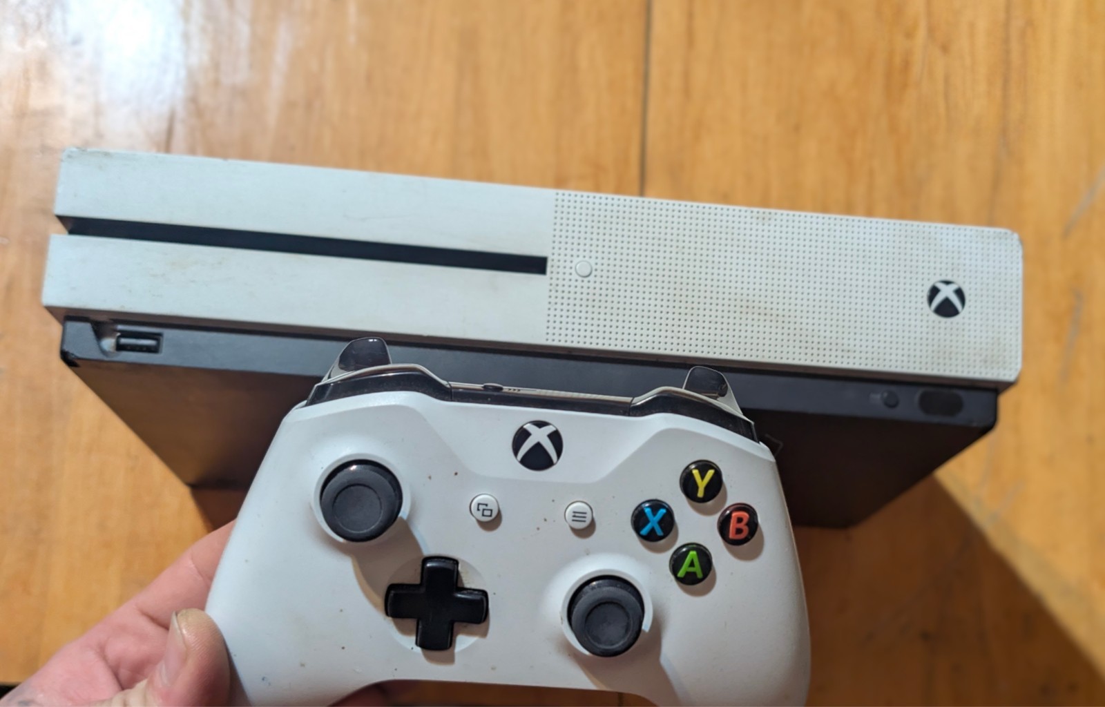 Microsoft Xbox One S – 500GB – Game Console – White + (1) one controller