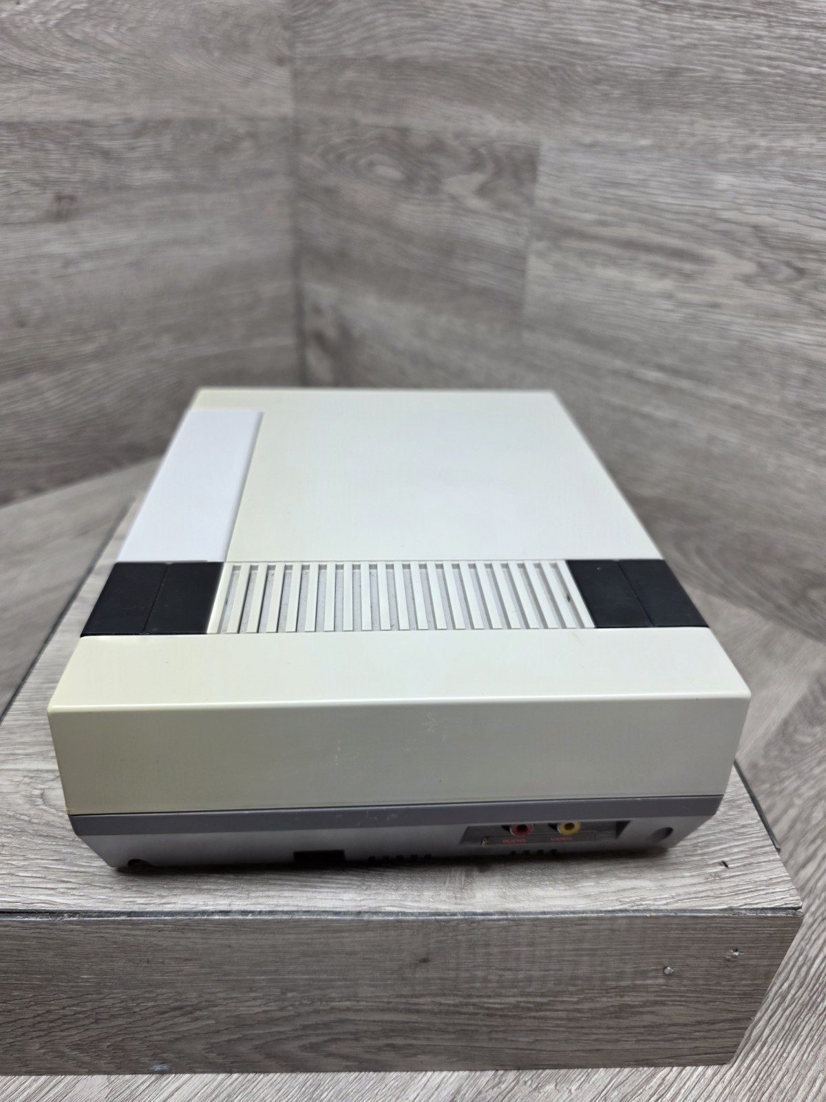 Nintendo Entertainment System NES Bundle with Zapper, 2 Controller, Cables Games