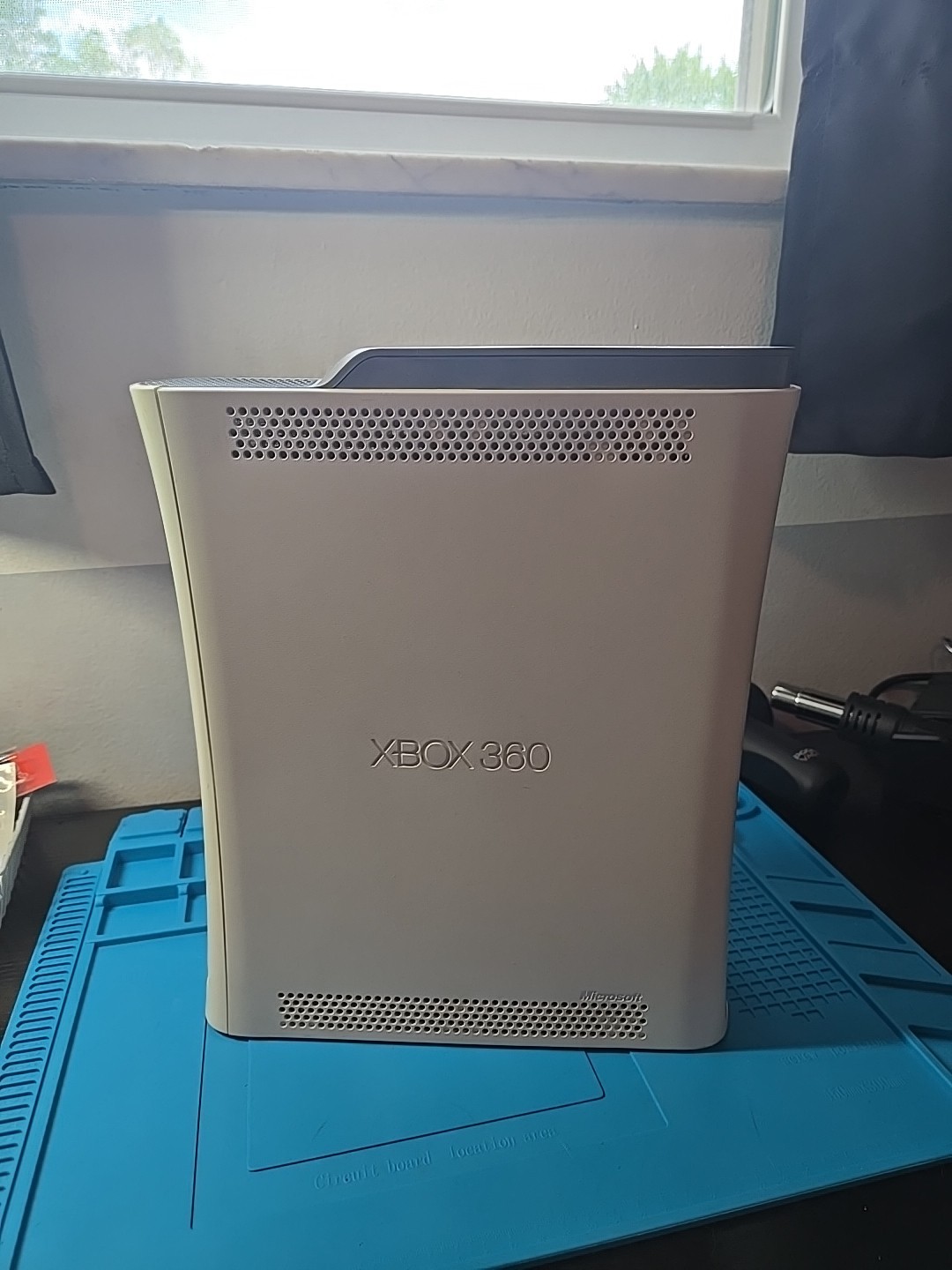 Microsoft Xbox 360 Pro System 60GB White Console ONLY – Tested And Working