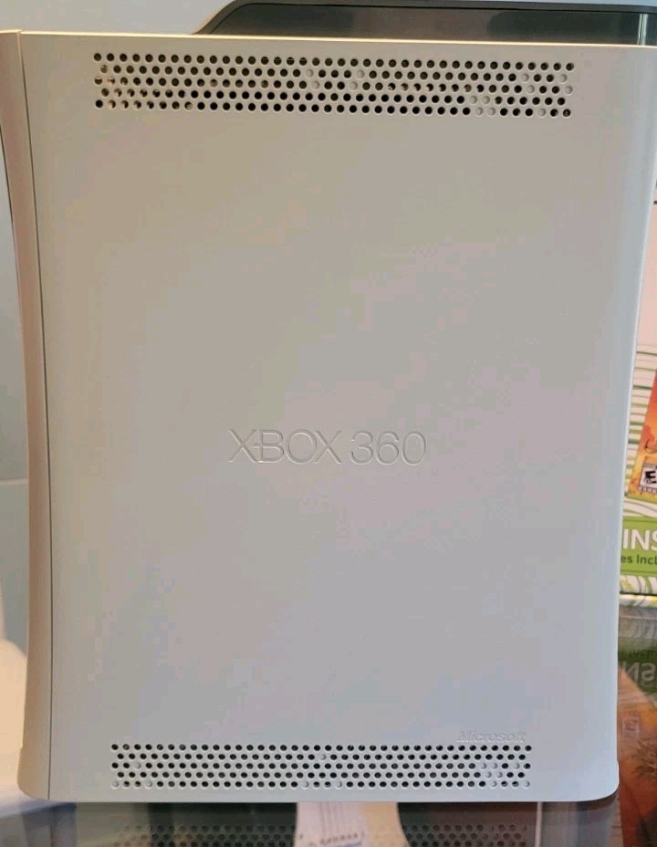 Xbox 360 Pro console 60 GB ,bundled : Kinect Camera,Cabela’s Dangerous Hunts