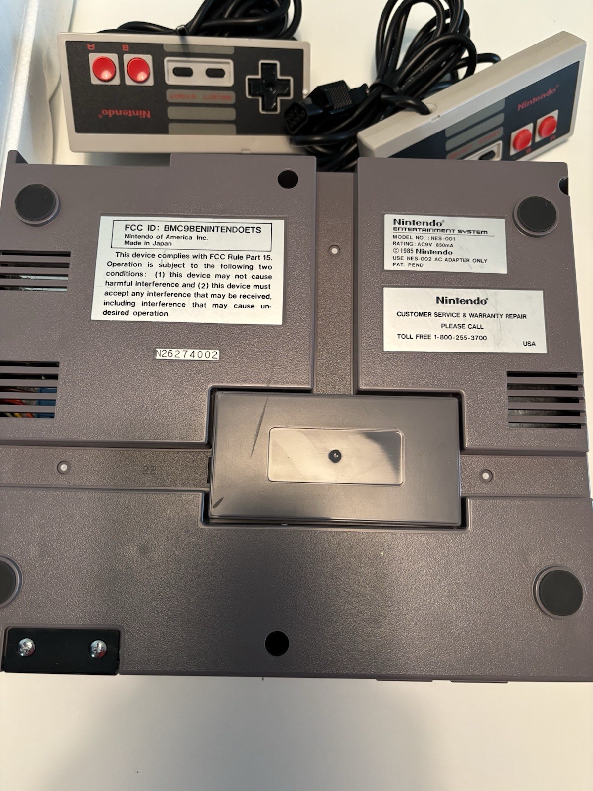 Nintendo NES Control Deck Console NES-001 w/ Box, 2 Controllers, Power & Cables