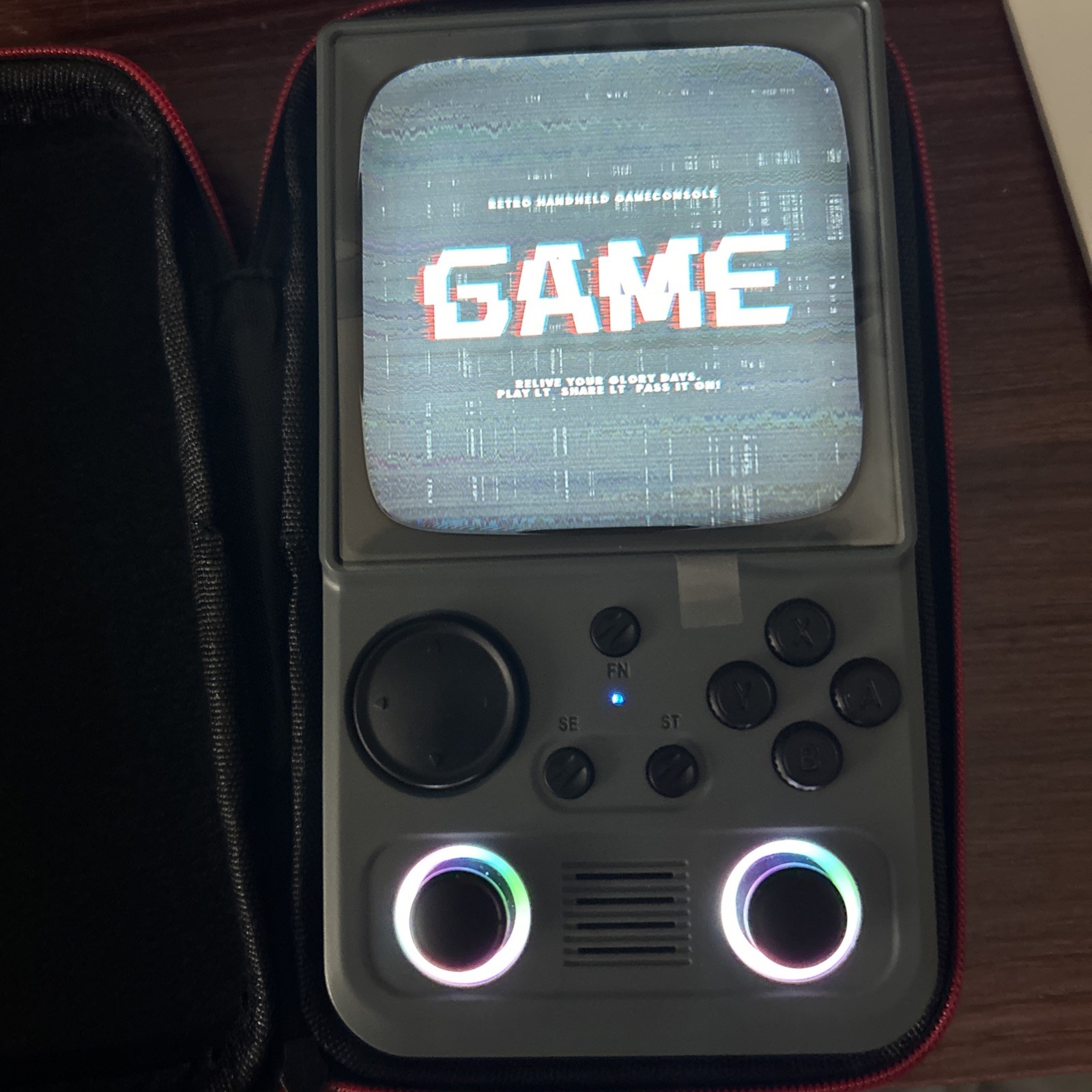R36T MAX Upgraded Retro Handheld with 4000mAh Battery, 4.0» IPS 128GB