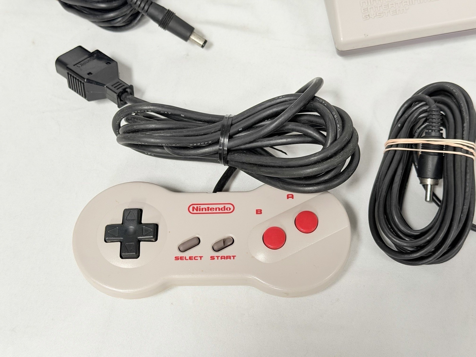 Nintendo NES Top Loader Console System NES-101, OG Dog Bone Controller & Cords!
