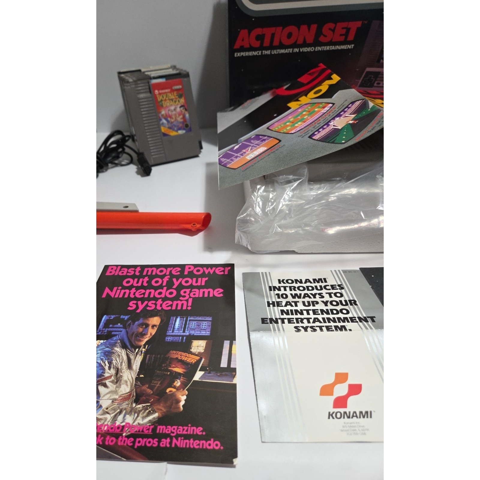 Nintendo NES Action Set Console CIB Zapper Controllers 15 Games Bundle