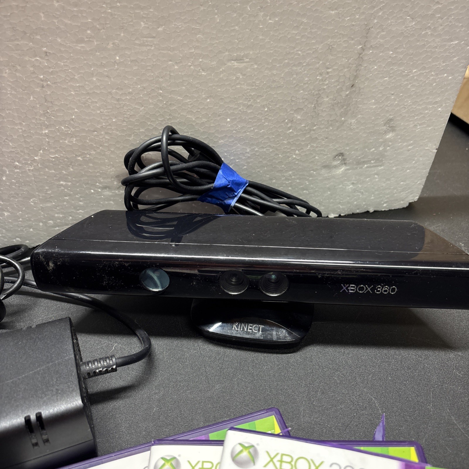Xbox 360 S Console Bundle – 1 Controller, 360 Kinect, Plus 3 Free Games!