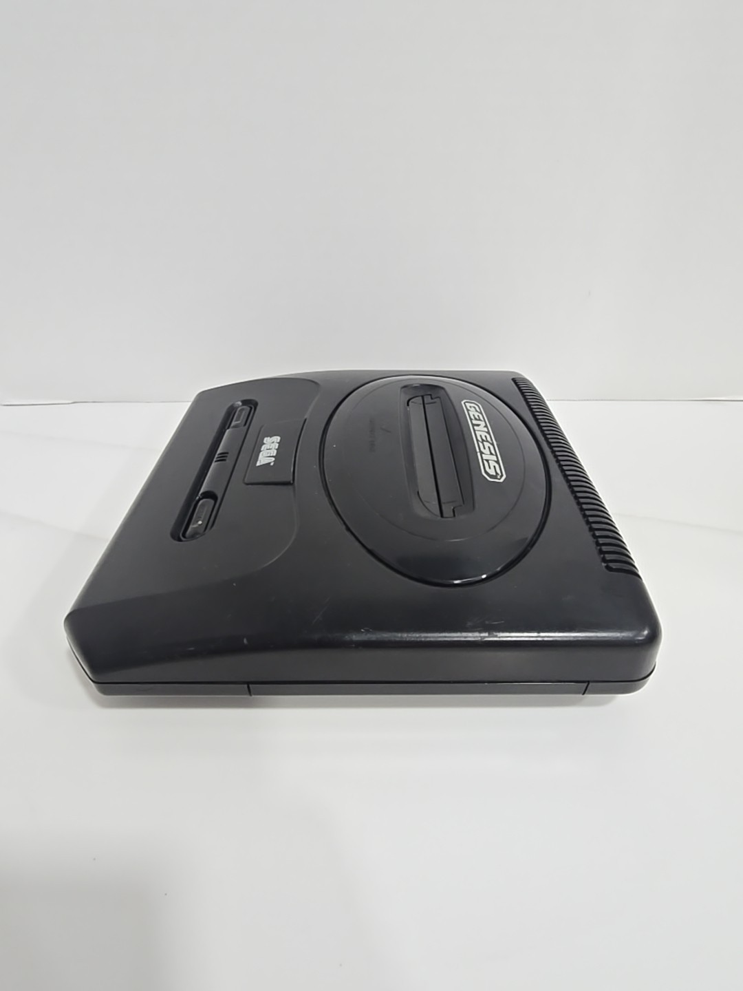 Sega Genesis II Console Model 1631 + 1 Controller & Sonic the Hedgehog 2 TESTED