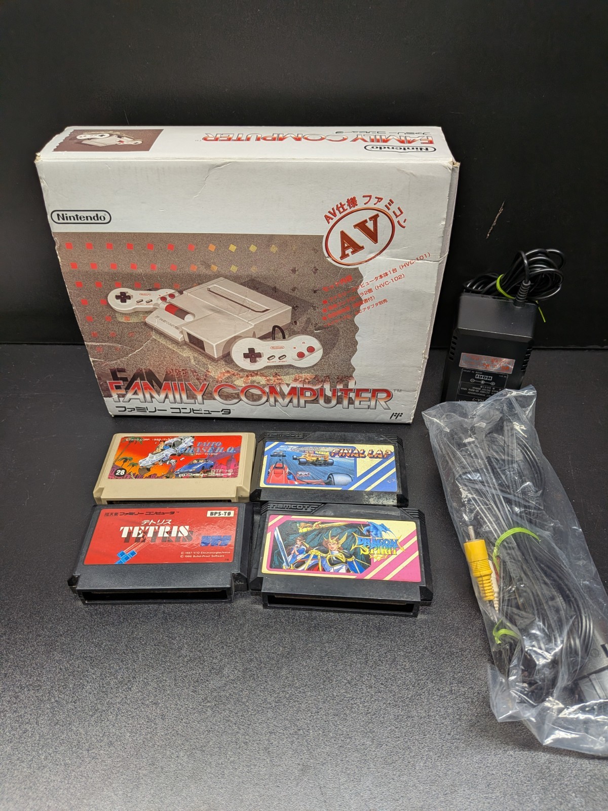 AV FAMICOM CONSOLE With Box Games & 2 Controllers US Seller Tested Works Well