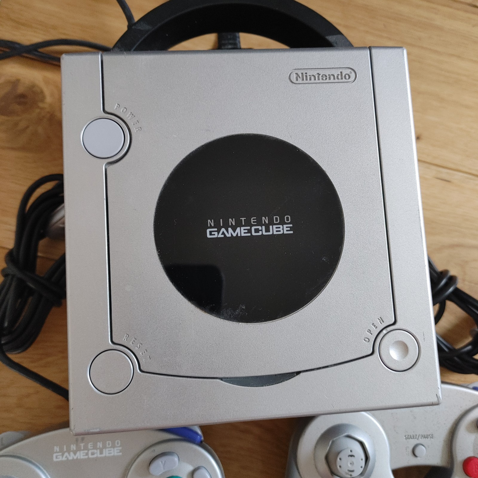 Nintendo GameCube Platinum Console With Game 4 controllers Cords Tested