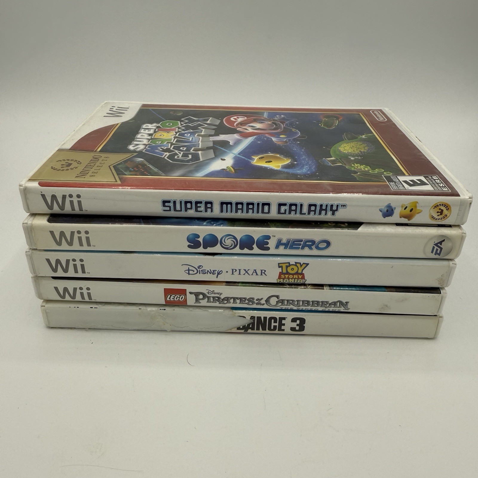 Nintendo Wii Black Console RVL-001 Wii Sports + Resort w/ 2 Wiimotes + 5 Games