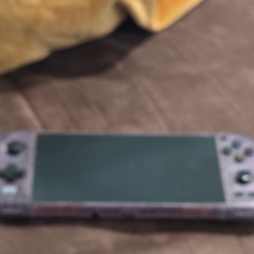 Ayn Odin Pro, faulty fan and charging port, title notes problem.
