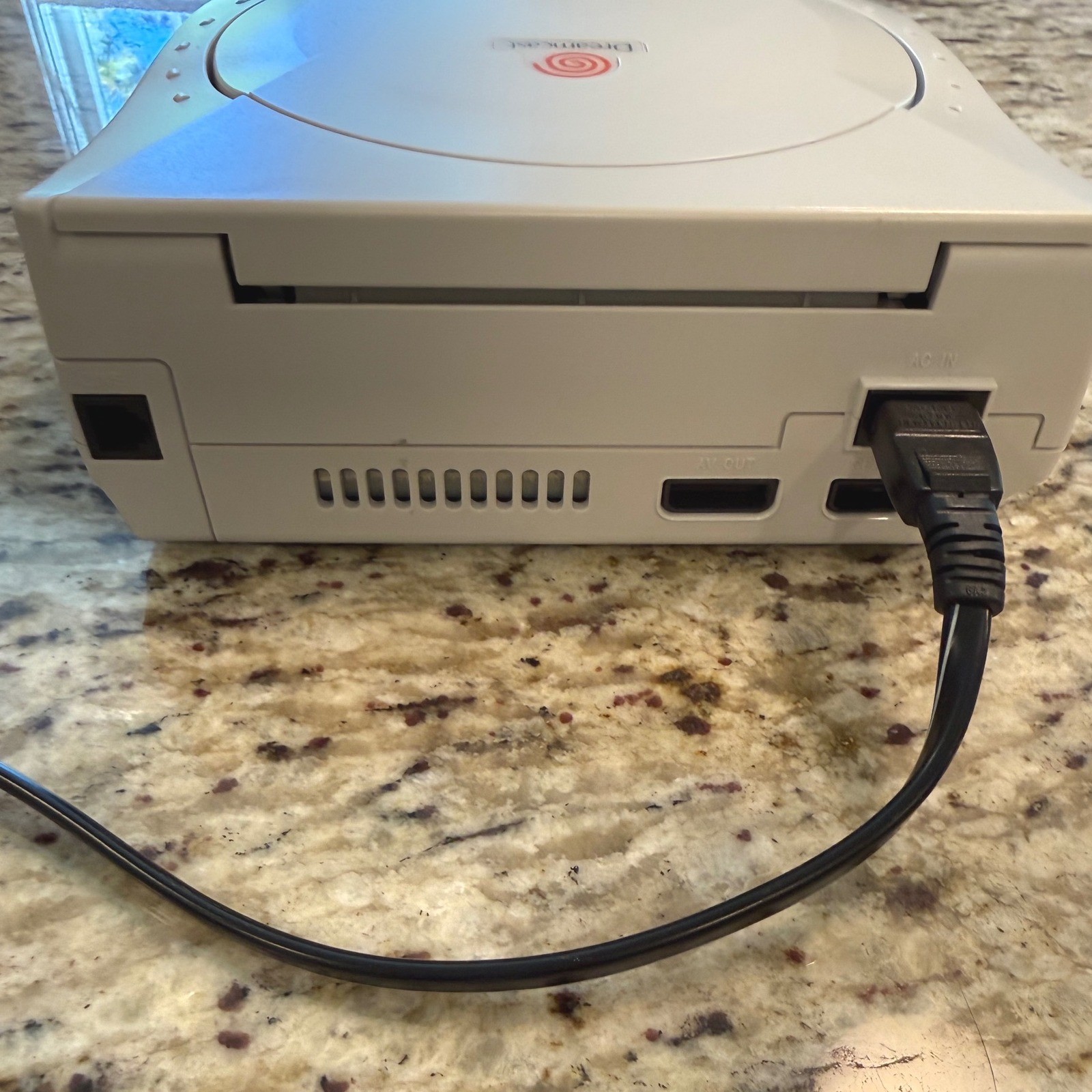 Sega Dreamcast Console HKT-3020 White System 1999 NTSC-U + 2 Controllers
