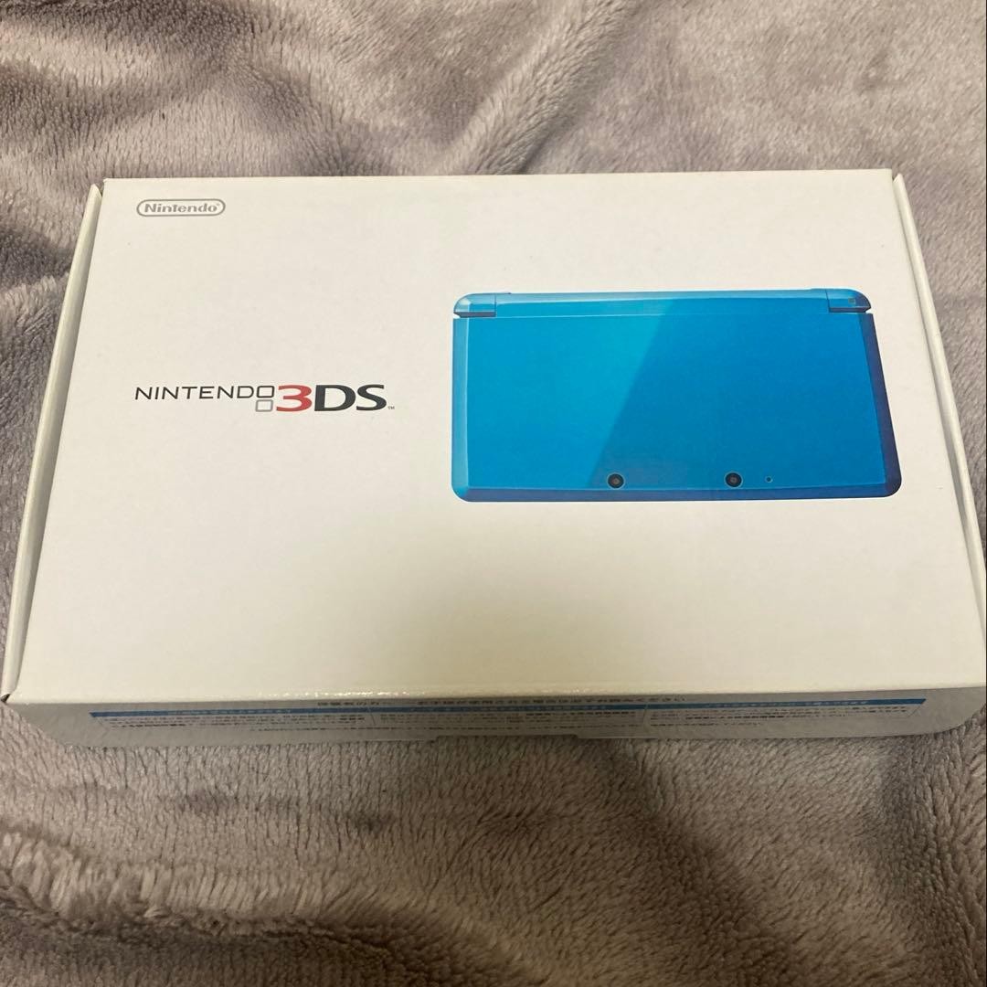 Nintendo 3DS Light Blue console with box charger and games (including Legend of
