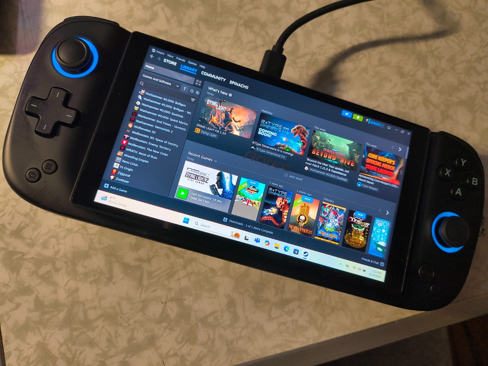 Handheld Windows 11 Pc