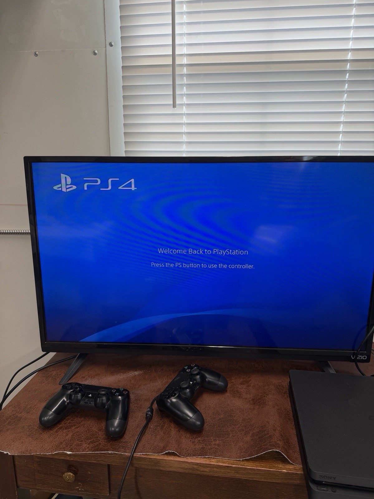 PS4 Model CUH-2015A Black 2 Wireless Controllers HDMI & Power cord
