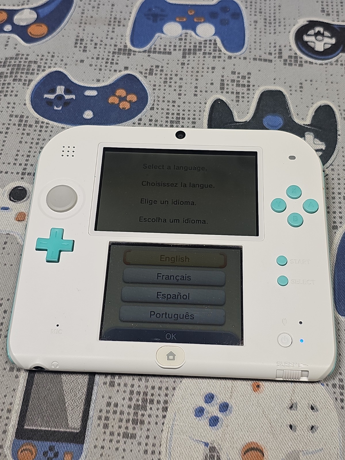 Nintendo 2DS White/Blue Console w/Charger, 4-Games,Case EXCELLENT