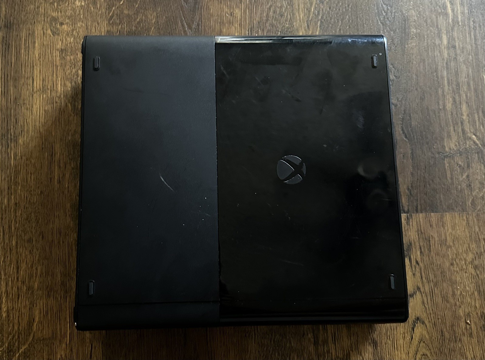 Xbox 360 E 250GB Console Bundle – 2 Controllers, Power Supply, and 6 Games