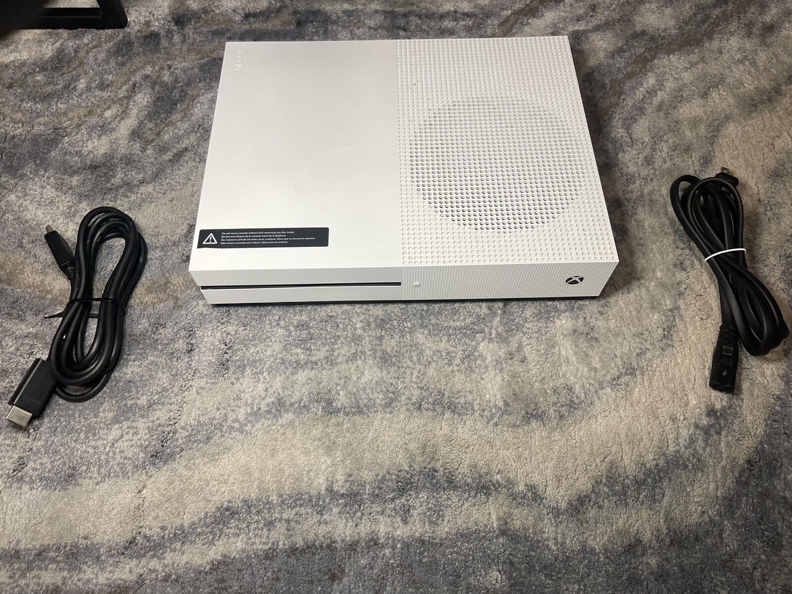 Xbox One S 500GB/ 2 Controllers / 4 Games