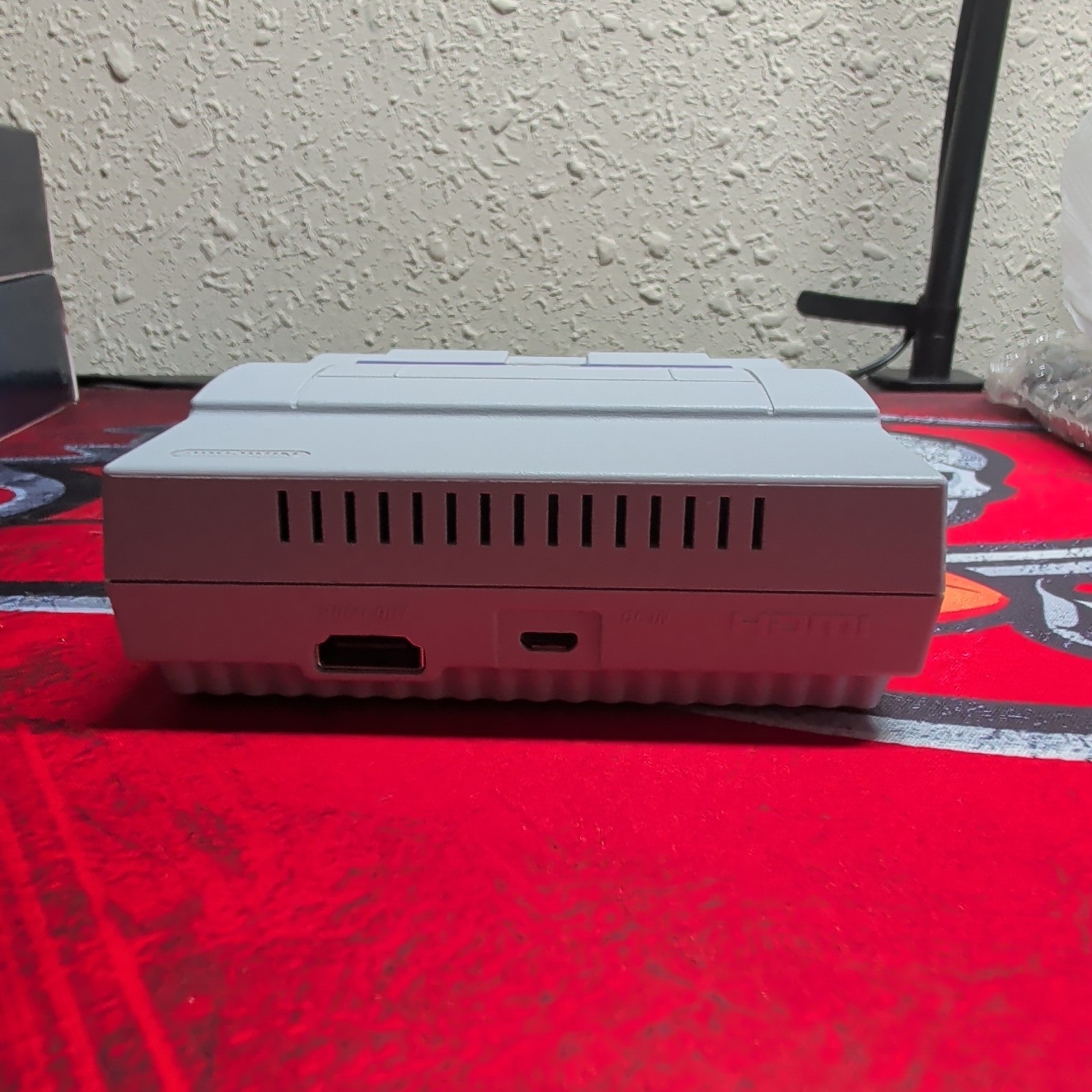 Nintendo SNES Classic Edition Microconsole Complete with 2 Wireless Controllers