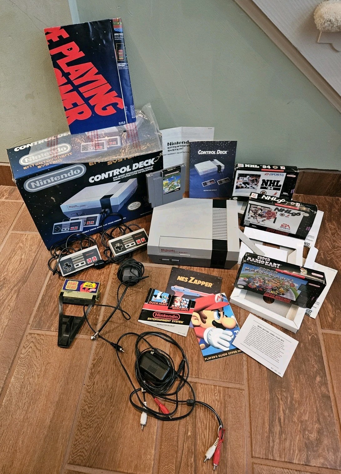 1985 Nintendo Entertainment System NES-001 w/ 2 Controllers + Ninja Turtle Game