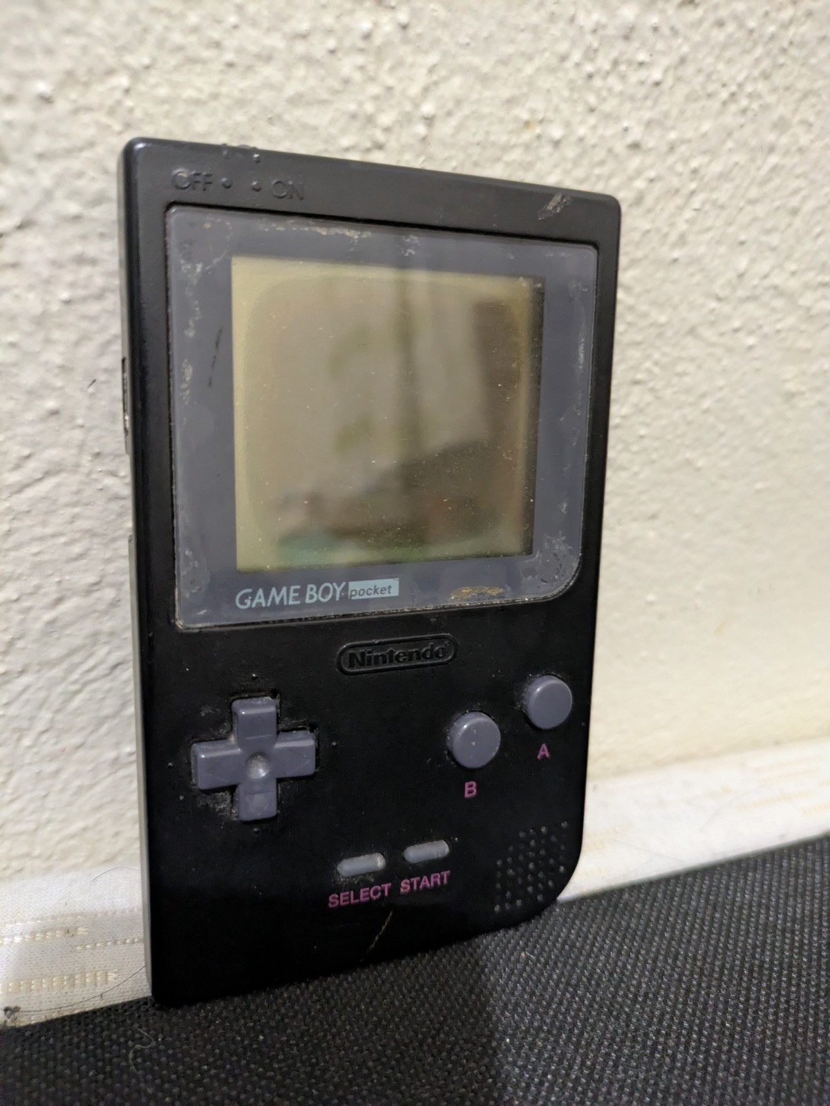 Nintendo Game Boy Color and Pocket lot (GB Color still turns on others untested)