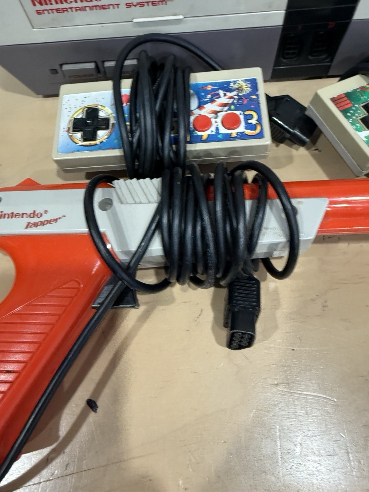 Nintendo NES Action Set Console – All Cables 2 Controllers- Zapper & Games