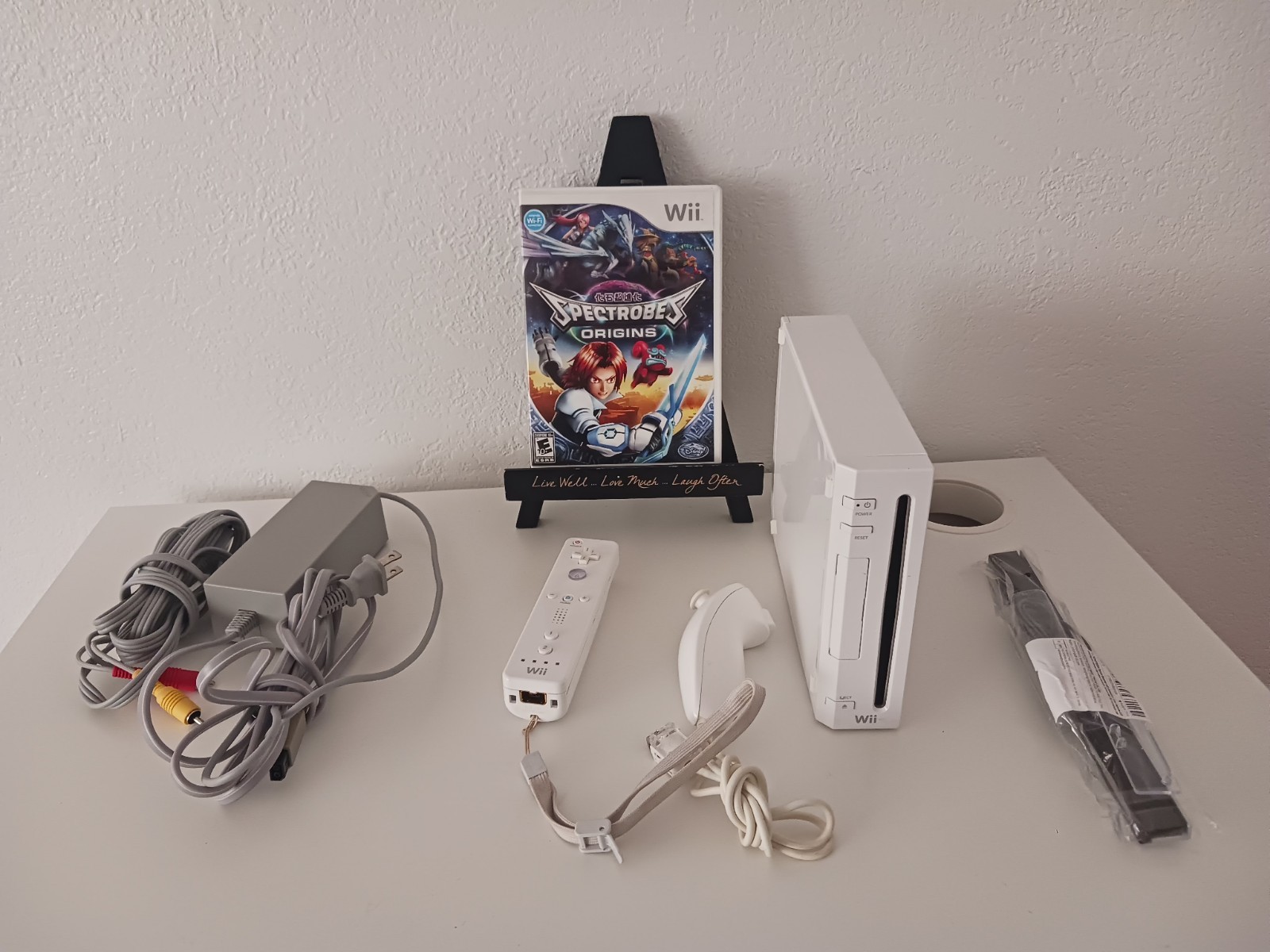 Nintendo Wii Console Bundle (RVL-001) Spectrobes Origins GameCube Compatible