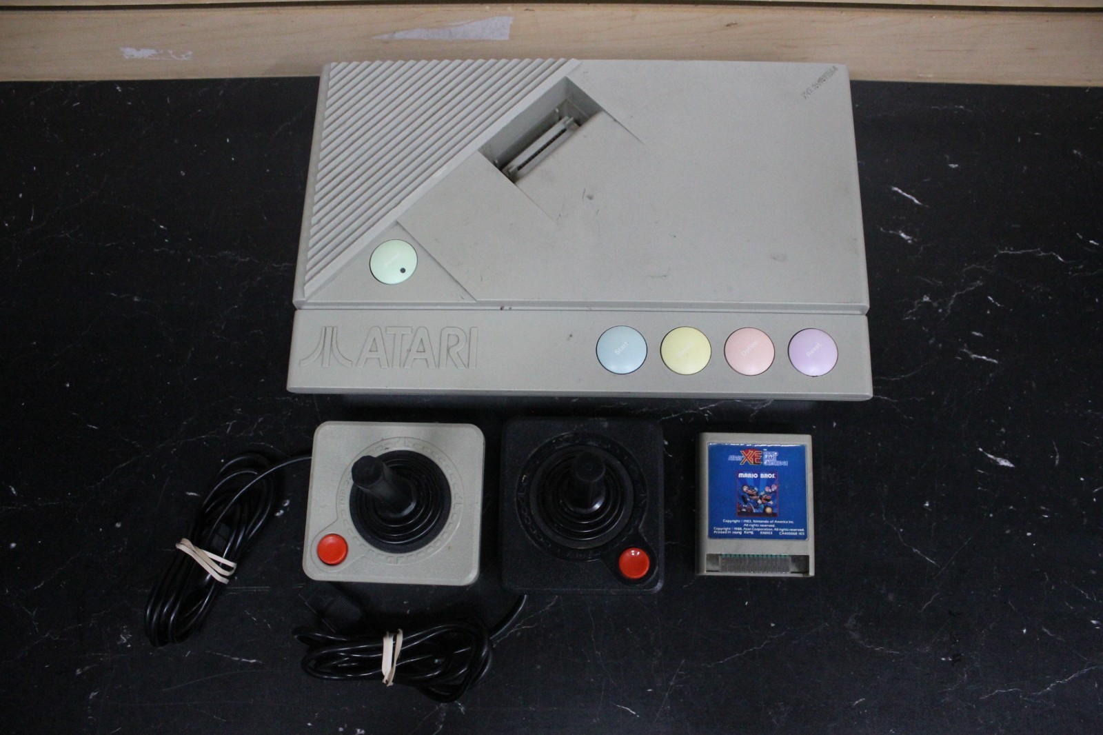 Atari XE System Gaming Console W/ 2 Joysticks & Mari Bros Cartridge/Vintage