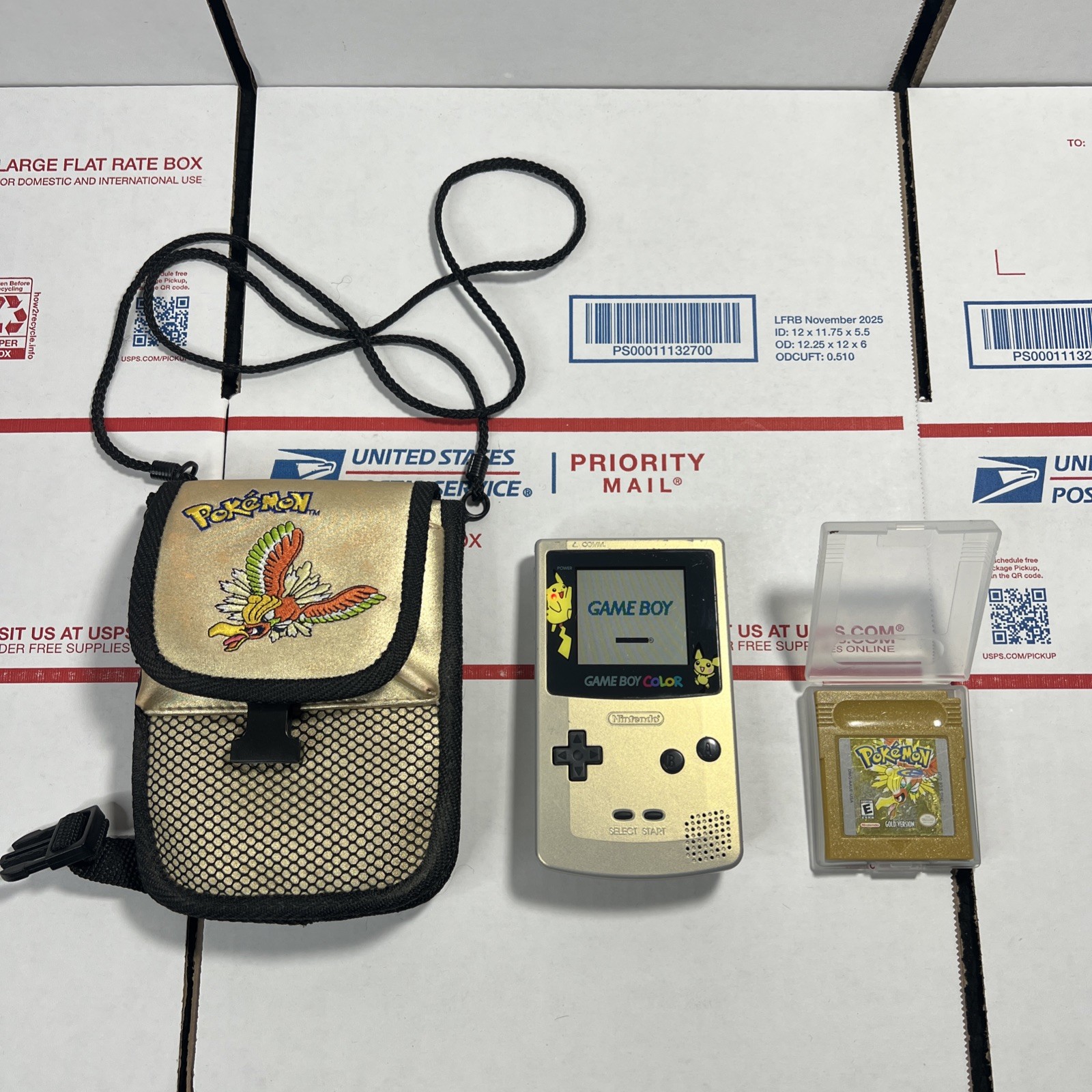 Nintendo GameBoy Color Pokémon Special Edition Pikachu Pichu + Pokémon GOLD