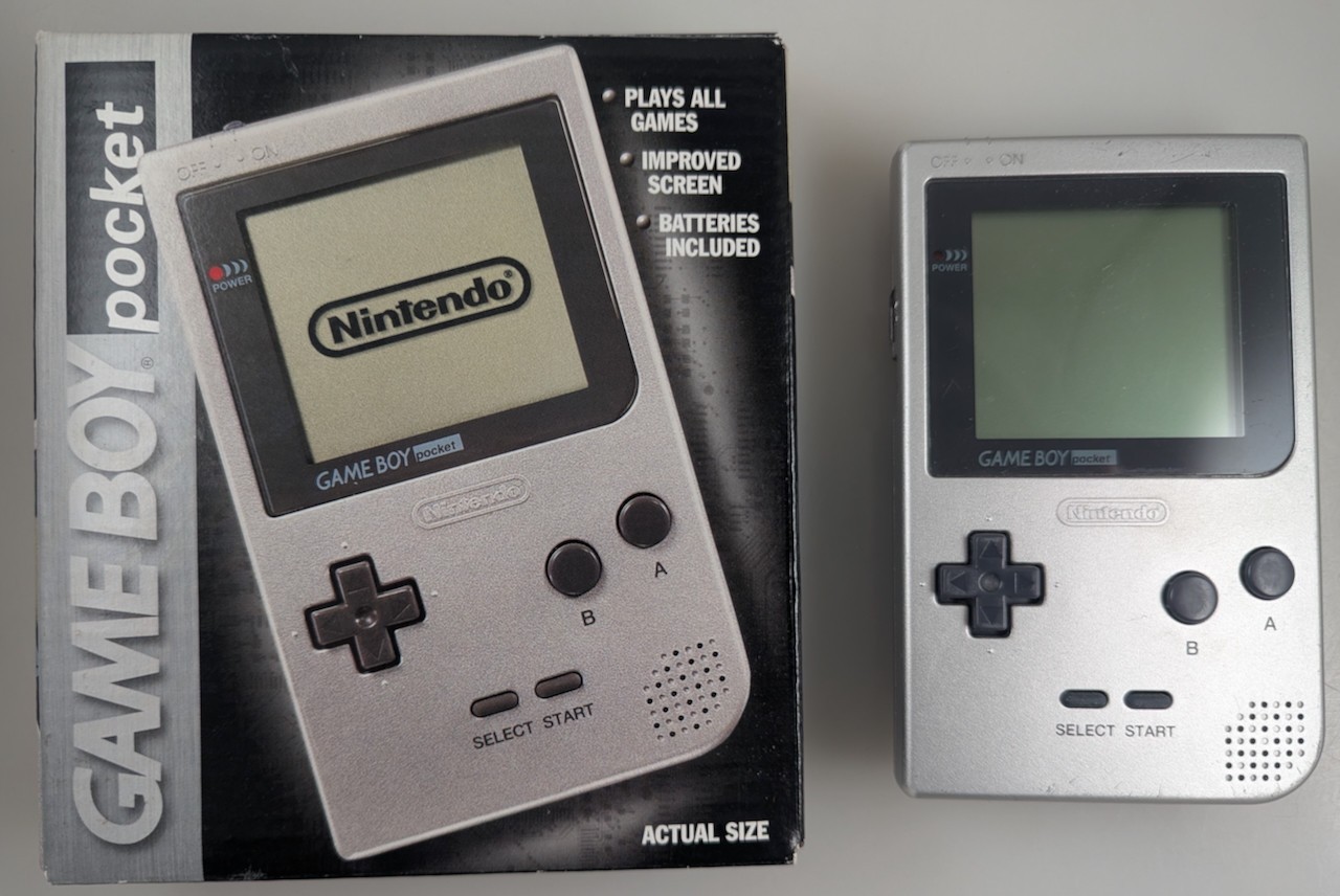 Nintendo Gameboy Pocket – Silver – w/ Box corrosion