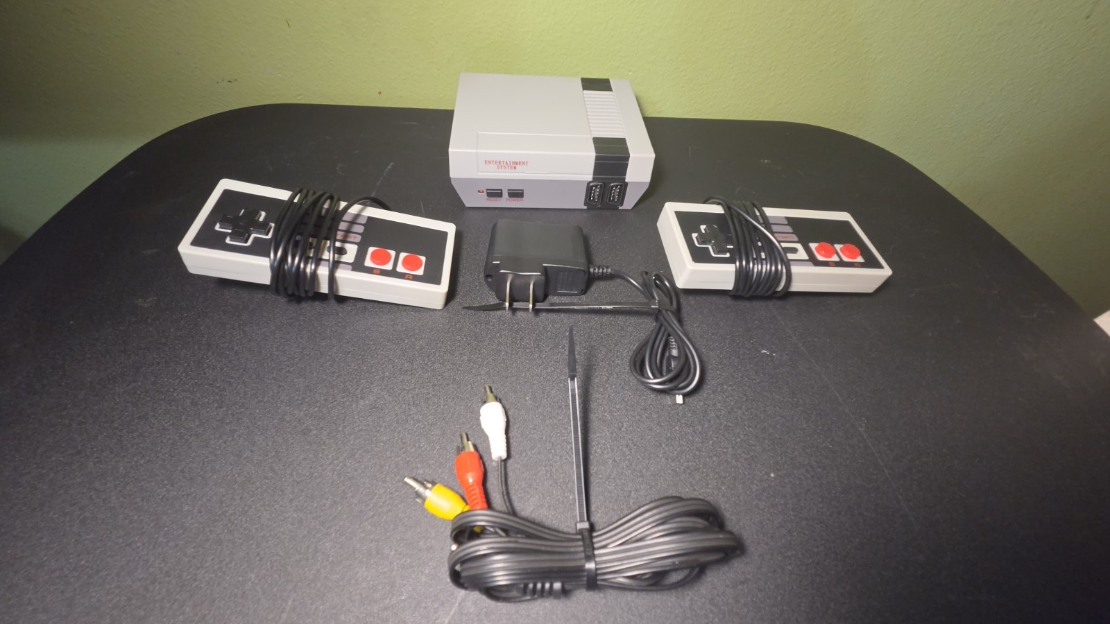Entertainment System Home Console 2 Controllers AV Cables Composite RCA