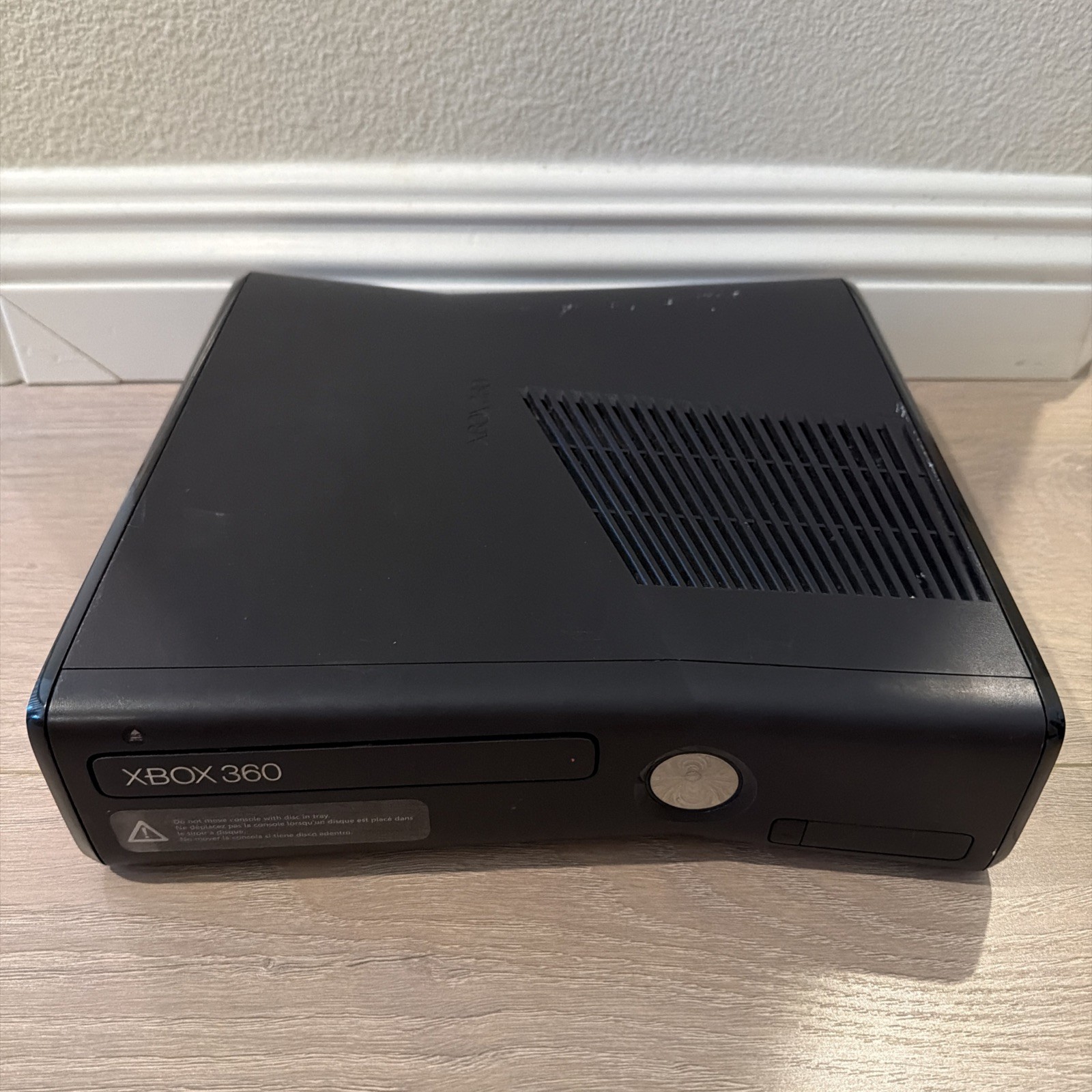 Xbox 360 Matte Black Console 4 GB W Cables/Controller NO HDD READ DESC