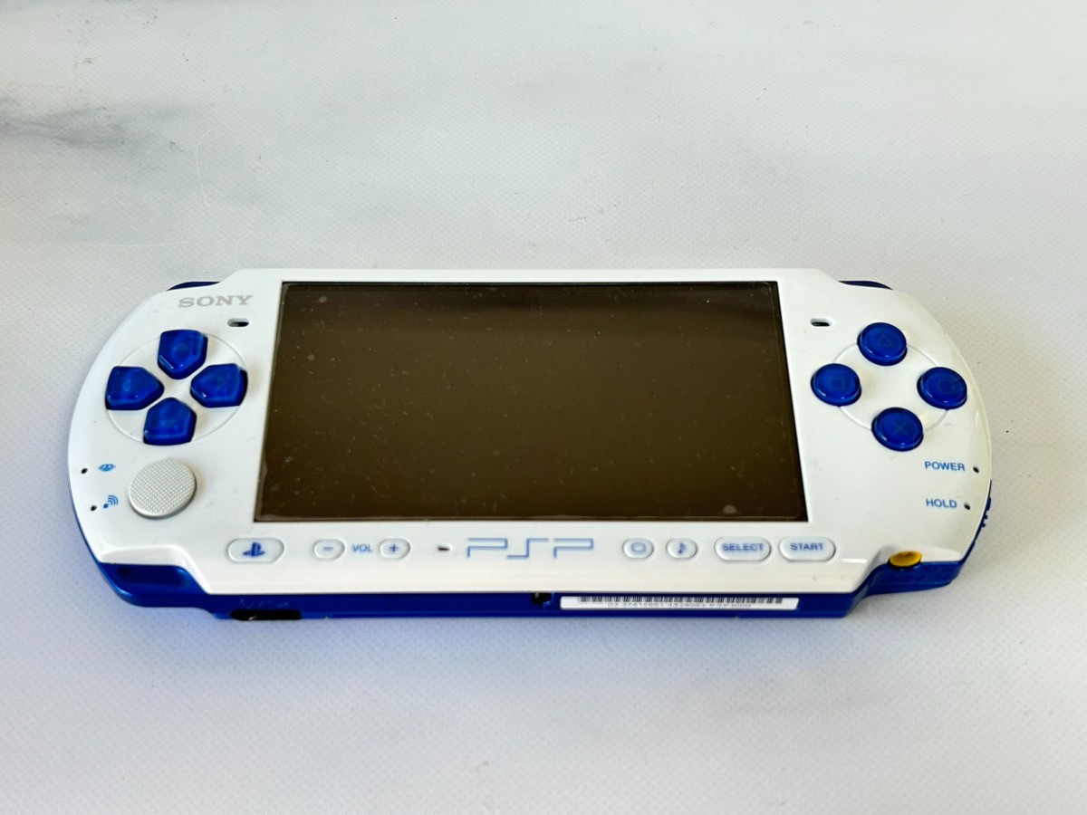 Sony PSP-1000 2000 3000 Console region free / Charger + Battery + Memory Stick
