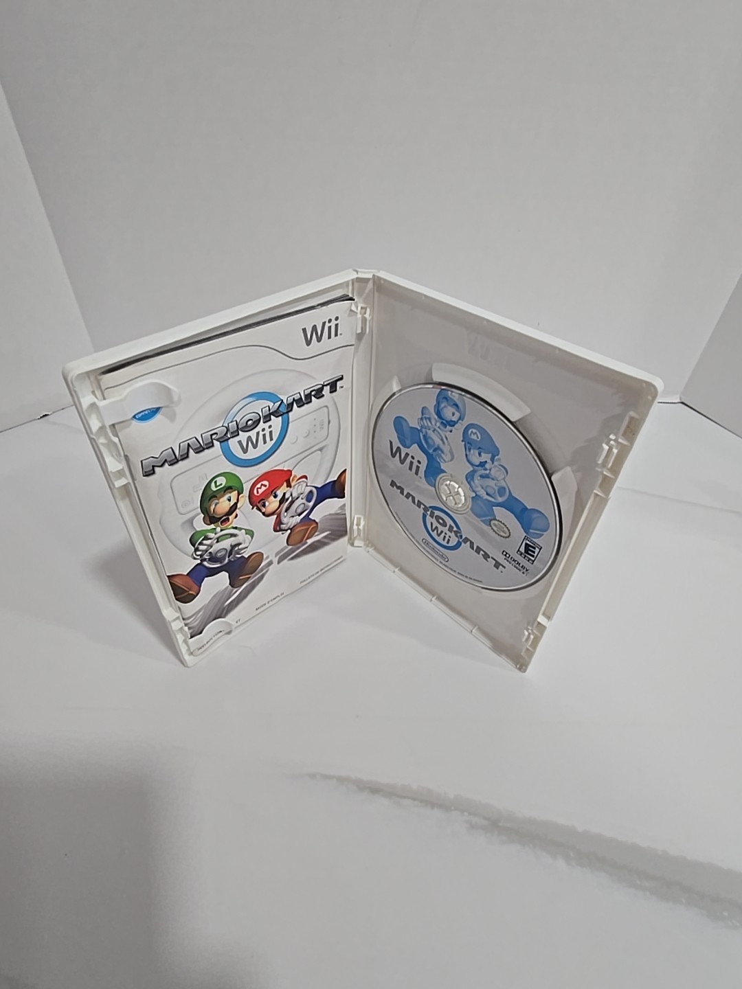 Nintendo 512 MB Wii Console RVL-001 Bundle Gamecube Ports + Mario Kart & Sonic