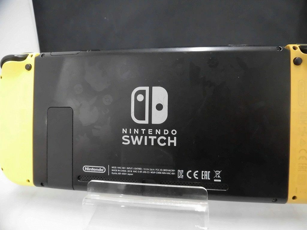 Nintendo Switch Pokémon Let’s Go! Eevee Set (with Poké Ball Plus)