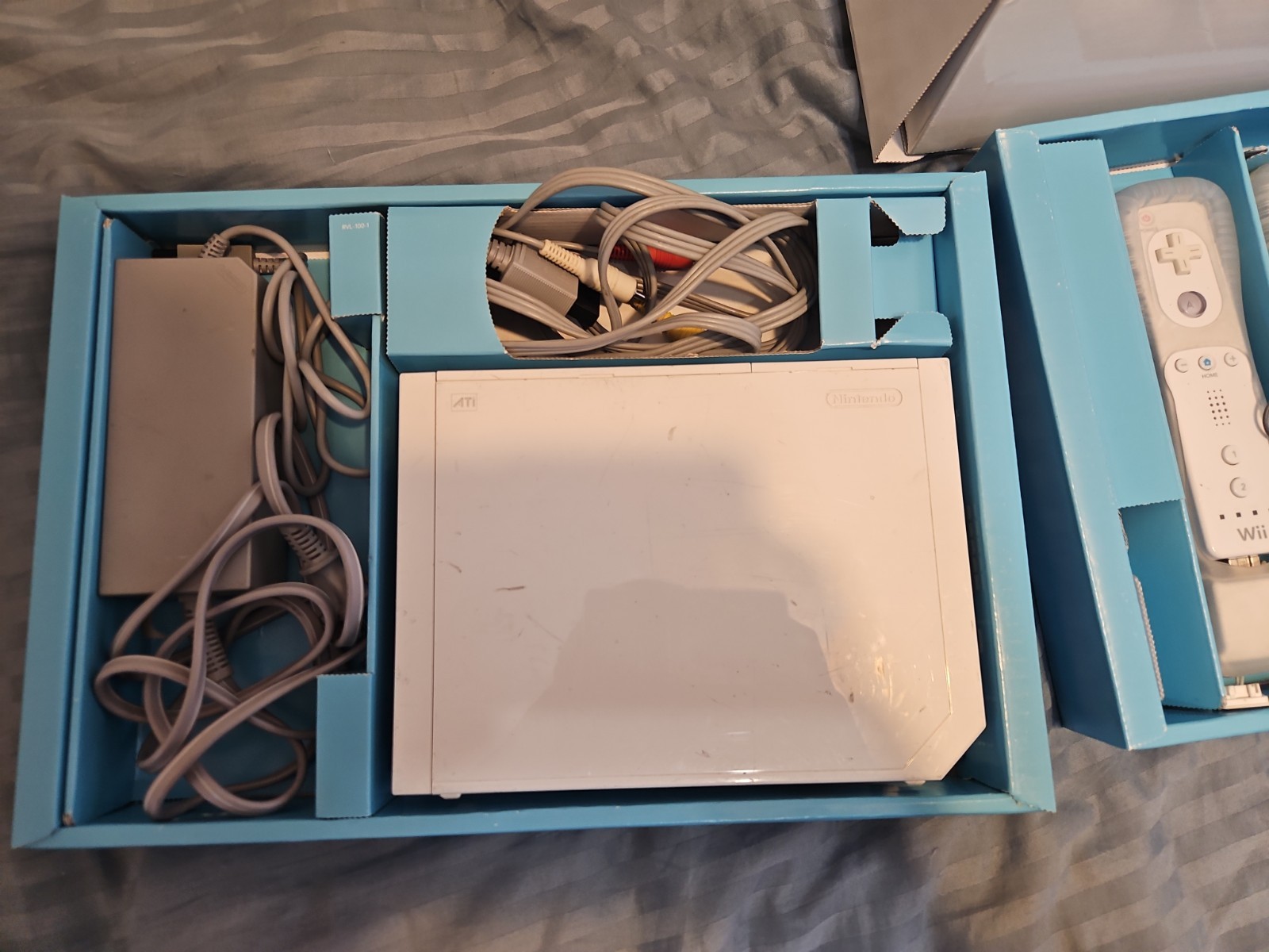 Nintendo Wii Sports Console System White with 2 Controllers Tested