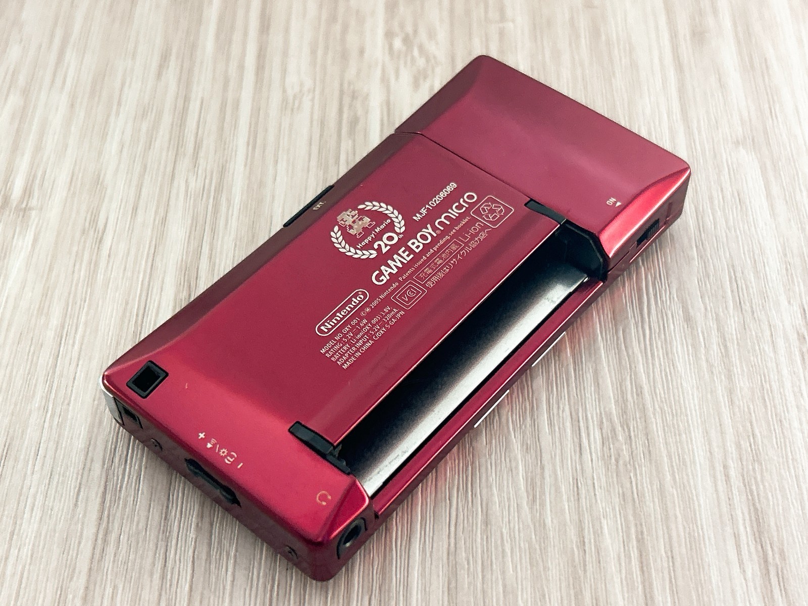 Nintendo GameBoy Micro 20th Anniversary Edition Famicom w/ Charger – Excellent
