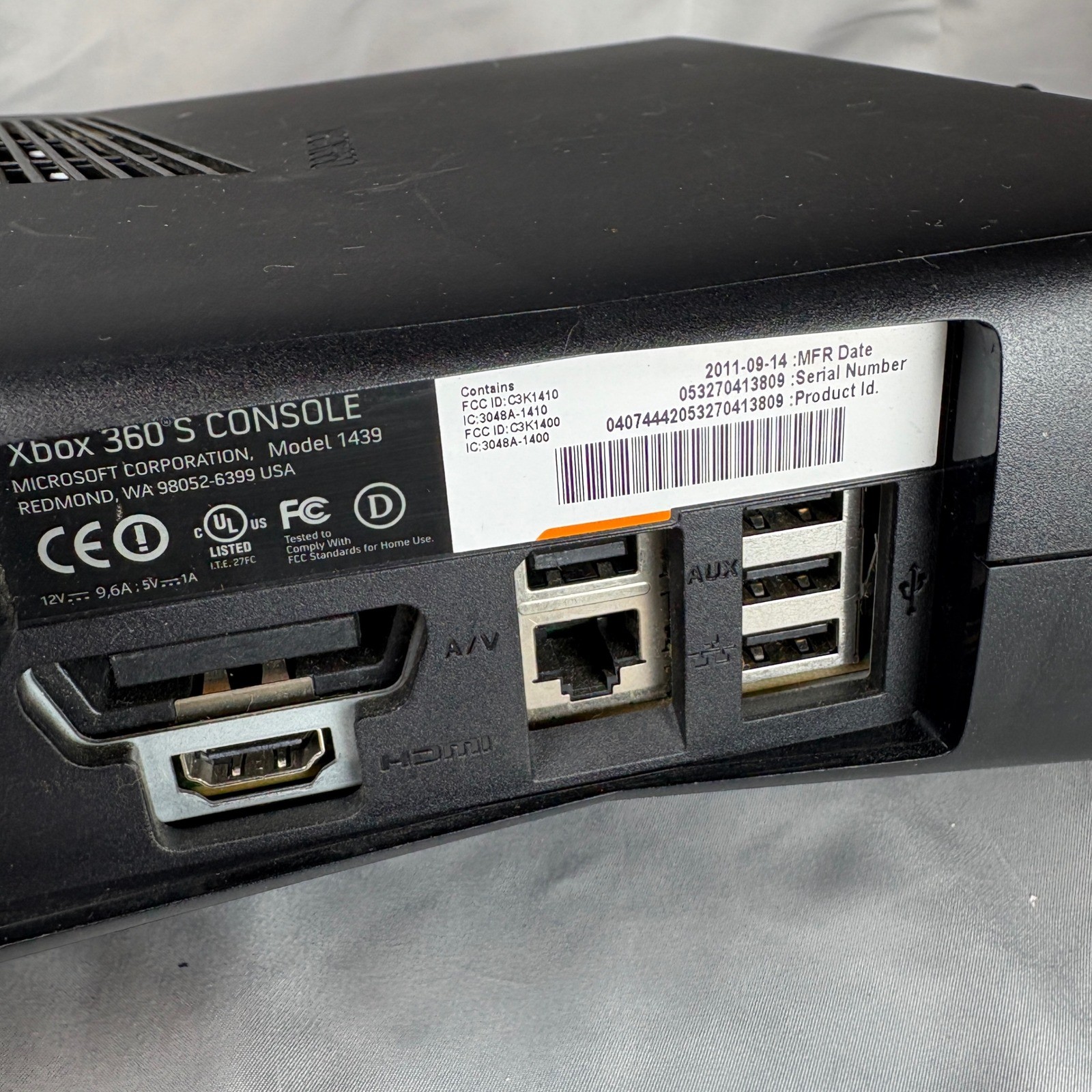 Microsoft Xbox 360 S 1439 Console Bundle Black Kinect 2 Controllers Power Supply