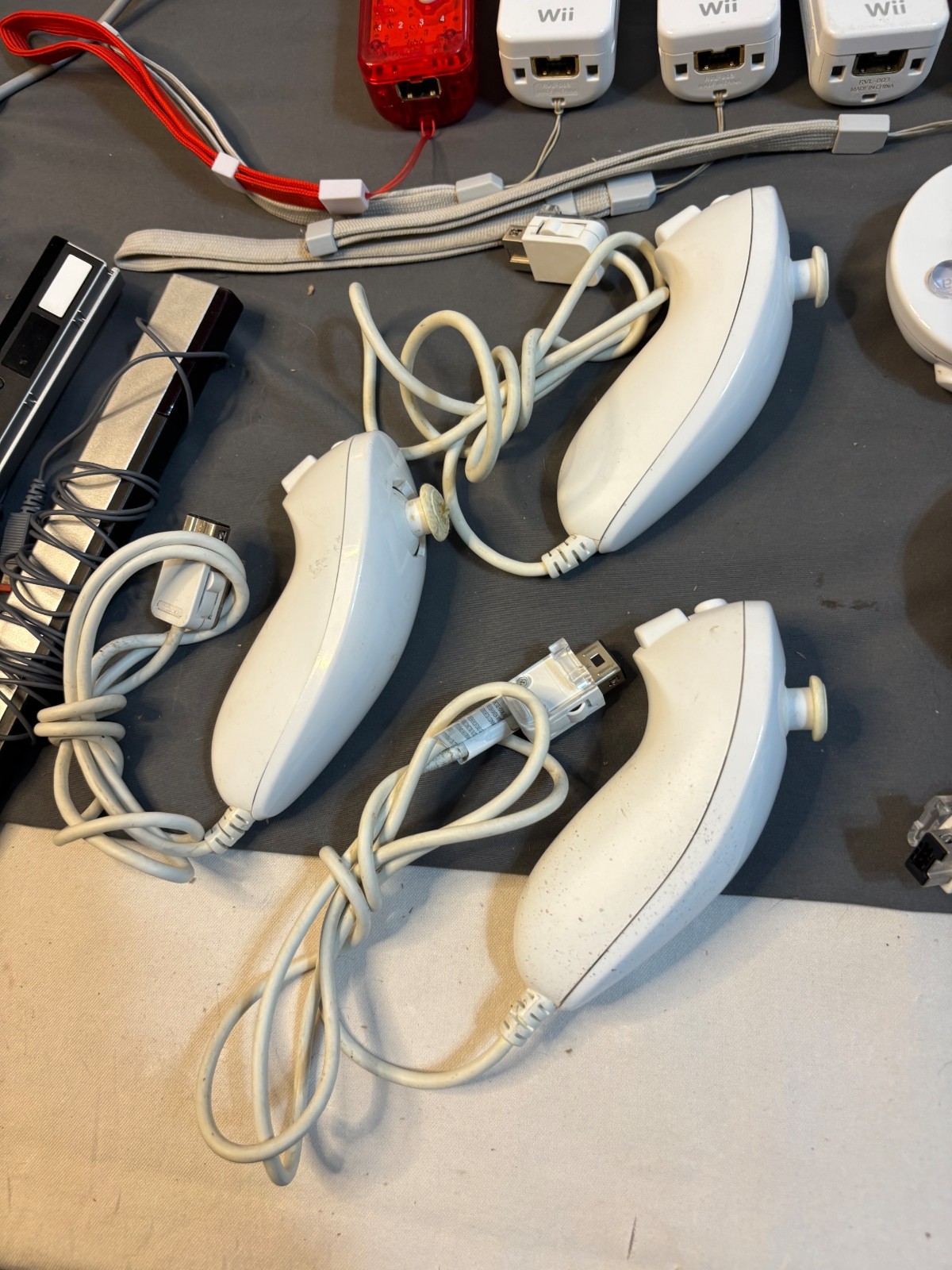 Bundle NINTENDO Wii video game system 10 games Controllers EXTRAS