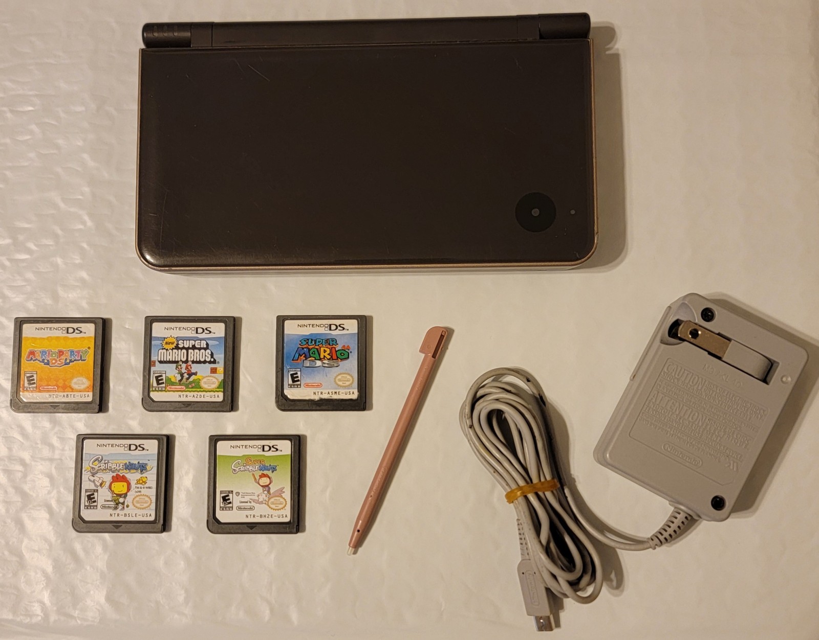 Nintendo DSi XL Bronze w/ Charger & 5 Games Mario 64 DS & New Super Mario Bros