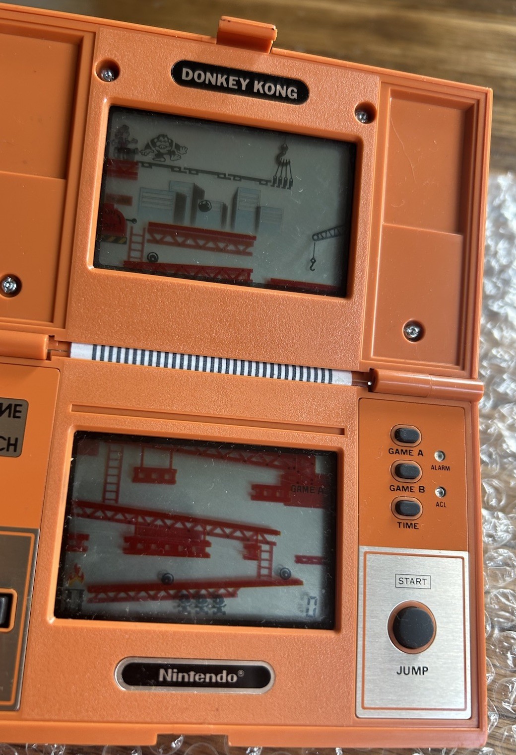 NINTENDO Donkey Kong Game and Watch (DK-52) 1982 WORKING No Batt Cover