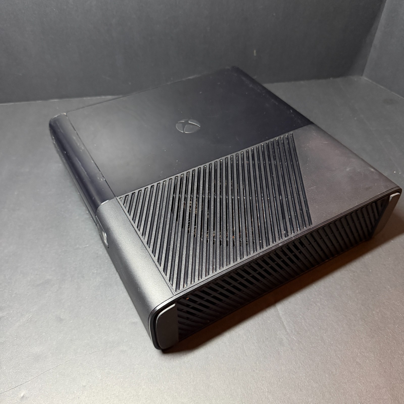 Microsoft Xbox 360 E Console Gaming System Glossy Black 1538 with 1 Controller